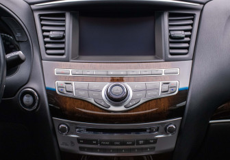 Подержанный автомобиль Infiniti QX60 2017 года (15 фото)