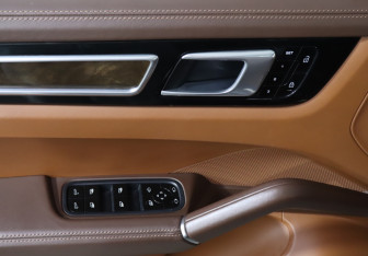Подержанный автомобиль Porsche Cayenne 2021 года (20 фото)