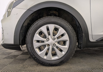 Подержанный автомобиль Kia Rio Hatchback 2021 года (17 фото)