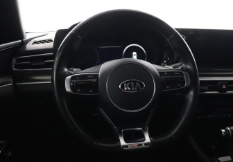 Подержанный автомобиль Kia K5 2021 года (17 фото)