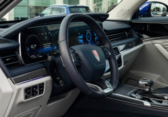 Подержанный автомобиль Hongqi HS5 2024 года (13 фото)