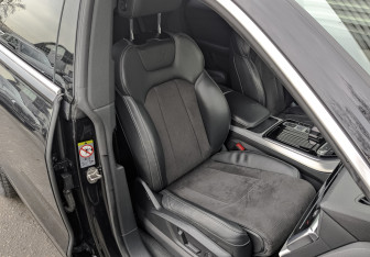 Подержанный автомобиль Audi Q8 2019 года (22 фото)