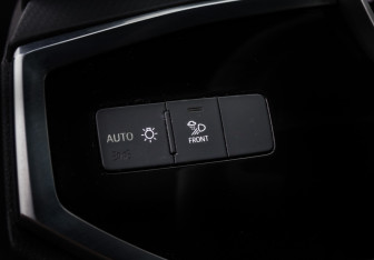 Подержанный автомобиль Audi Q3 2023 года (18 фото)