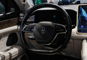 Подержанный автомобиль AITO M5 2023 года (14 фото)