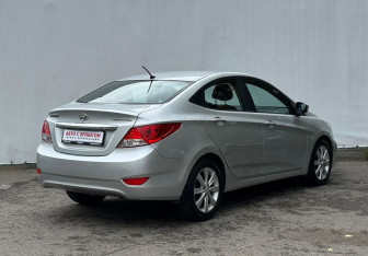 Подержанный автомобиль Hyundai Solaris Sedan 2014 года (5 фото)