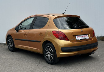 Подержанный автомобиль Peugeot 207 Hatchback 2008 года (7 фото)
