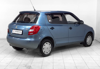 Подержанный автомобиль Skoda Fabia Hatchback 2009 года (4 фото)