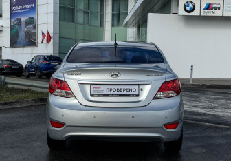 Подержанный автомобиль Hyundai Solaris Sedan 2011 года (6 фото)