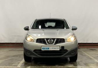Подержанный автомобиль Nissan Qashqai 2012 года (2 фото)