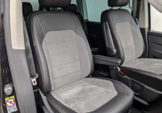Подержанный автомобиль Volkswagen Multivan 2020 года (23 фото)