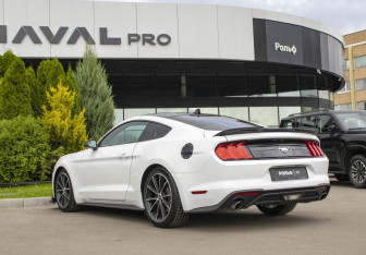 Подержанный автомобиль Ford Mustang Coupe 2020 года (7 фото)