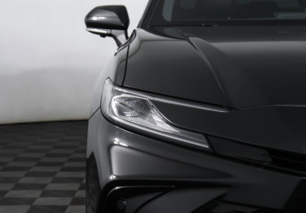 Подержанный автомобиль Toyota Camry Sedan 2025 года (30 фото)