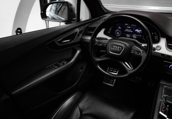 Подержанный автомобиль Audi Q7 2016 года (15 фото)