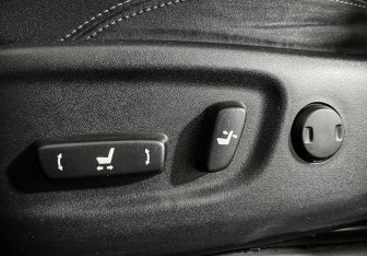 Подержанный автомобиль Toyota Land Cruiser Prado 2015 года (14 фото)