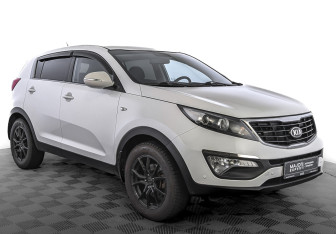 Подержанный автомобиль Kia Sportage 2015 года (3 фото)