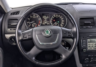 Подержанный автомобиль Skoda Yeti 2013 года (21 фото)
