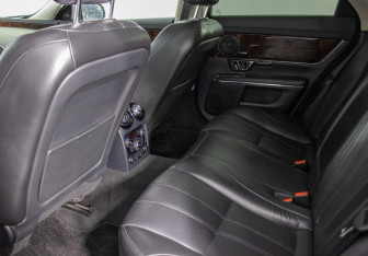 Подержанный автомобиль Jaguar XJ 2014 года (9 фото)