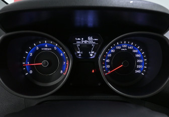Подержанный автомобиль Hyundai Elantra Sedan 2012 года (11 фото)