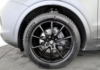Подержанный автомобиль Porsche Cayenne 2019 года (18 фото)
