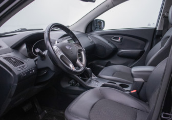 Подержанный автомобиль Hyundai ix35 2011 года (10 фото)