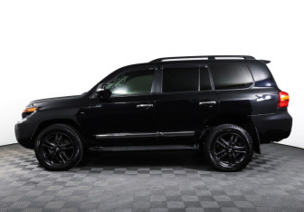 Подержанный автомобиль Toyota Land Cruiser Suv 2012 года (8 фото)