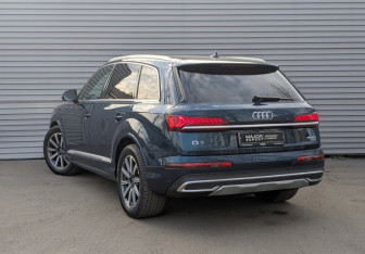 Подержанный автомобиль Audi Q7 2022 года (7 фото)