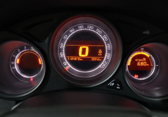 Подержанный автомобиль Citroen C4 Hatchback 2011 года (16 фото)