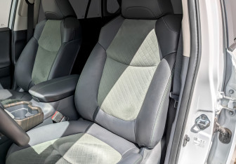 Подержанный автомобиль Toyota RAV4 2024 года (20 фото)