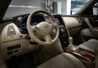 Подержанный автомобиль Infiniti FX 2013 года (7 фото)