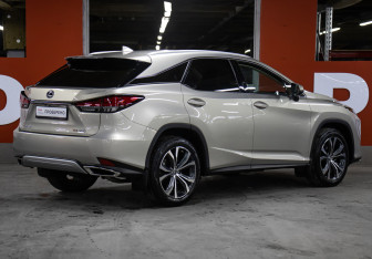 Подержанный автомобиль Lexus RX 2022 года (5 фото)