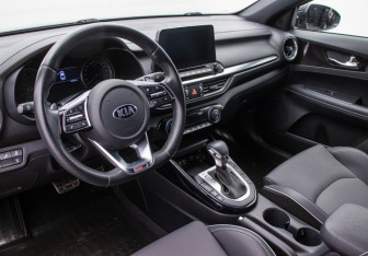 Подержанный автомобиль Kia Cerato Sedan 2019 года (9 фото)