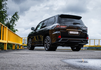 Подержанный автомобиль Lexus LX 2020 года (6 фото)