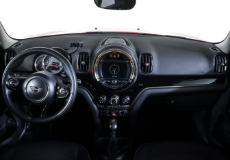 Подержанный автомобиль MINI Countryman 2019 года (12 фото)