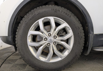 Подержанный автомобиль Land Rover Discovery 2018 года (12 фото)