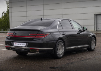 Подержанный автомобиль Genesis G90 2019 года (5 фото)