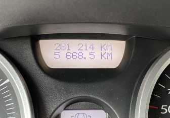 Подержанный автомобиль Renault Megane Sedan 2008 года (15 фото)