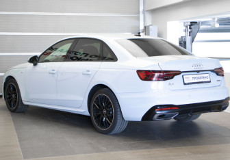 Подержанный автомобиль Audi A4 Sedan 2021 года (6 фото)