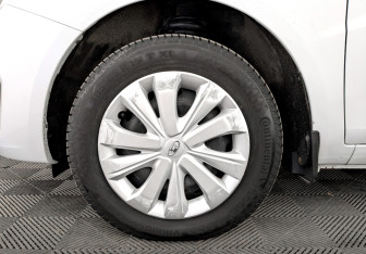 Подержанный автомобиль LADA (ВАЗ) Vesta Sedan 2023 года (18 фото)