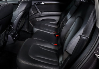 Подержанный автомобиль Audi Q7 2012 года (10 фото)