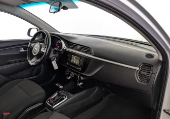 Подержанный автомобиль Kia Rio Hatchback 2021 года (11 фото)