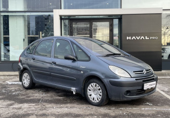 Подержанный автомобиль Citroen Xsara Picasso 2008 года (3 фото)
