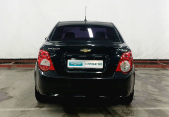 Подержанный автомобиль Chevrolet Aveo Sedan 2014 года (6 фото)