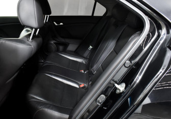 Подержанный автомобиль Honda Accord Sedan 2012 года (10 фото)