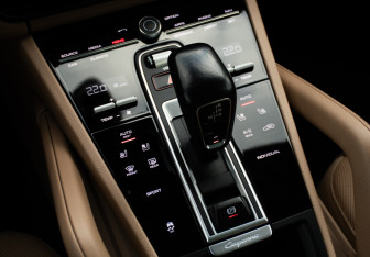 Подержанный автомобиль Porsche Cayenne 2019 года (26 фото)