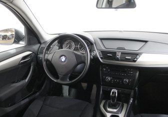 Подержанный автомобиль BMW X1 2013 года (9 фото)