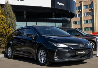 Подержанный автомобиль Toyota Corolla Sedan 2019 года (2 фото)