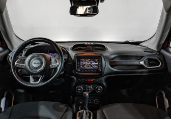 Подержанный автомобиль Jeep Renegade 2016 года (14 фото)