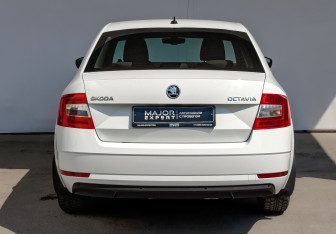 Подержанный автомобиль Skoda Octavia Liftback 2019 года (6 фото)