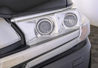 Подержанный автомобиль Toyota Land Cruiser Suv 2016 года (11 фото)