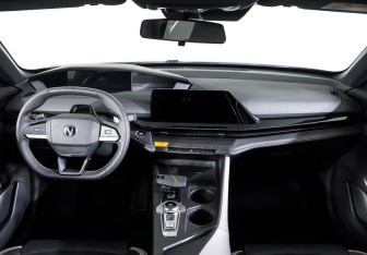 Подержанный автомобиль Changan UNI-V 2023 года (13 фото)